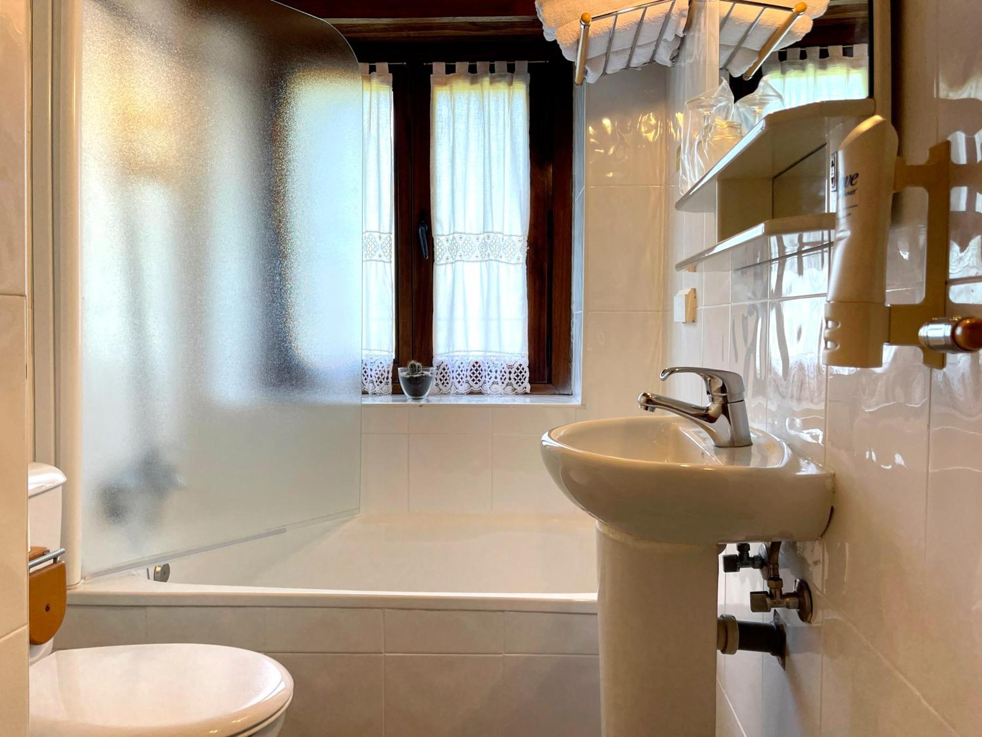 Hotel Peruskenea Jaunsaras ภายนอก รูปภาพ