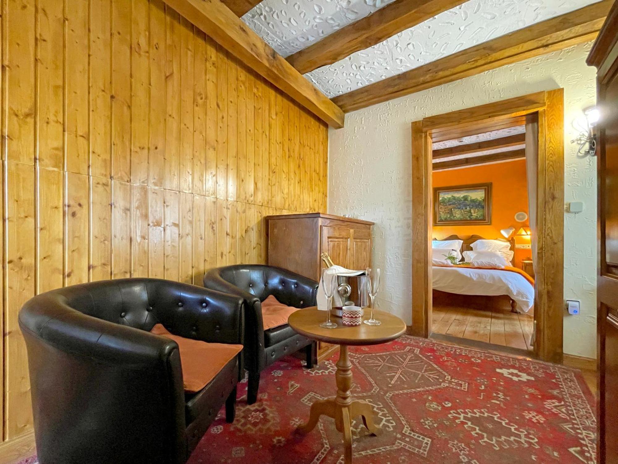 Hotel Peruskenea Jaunsaras ภายนอก รูปภาพ