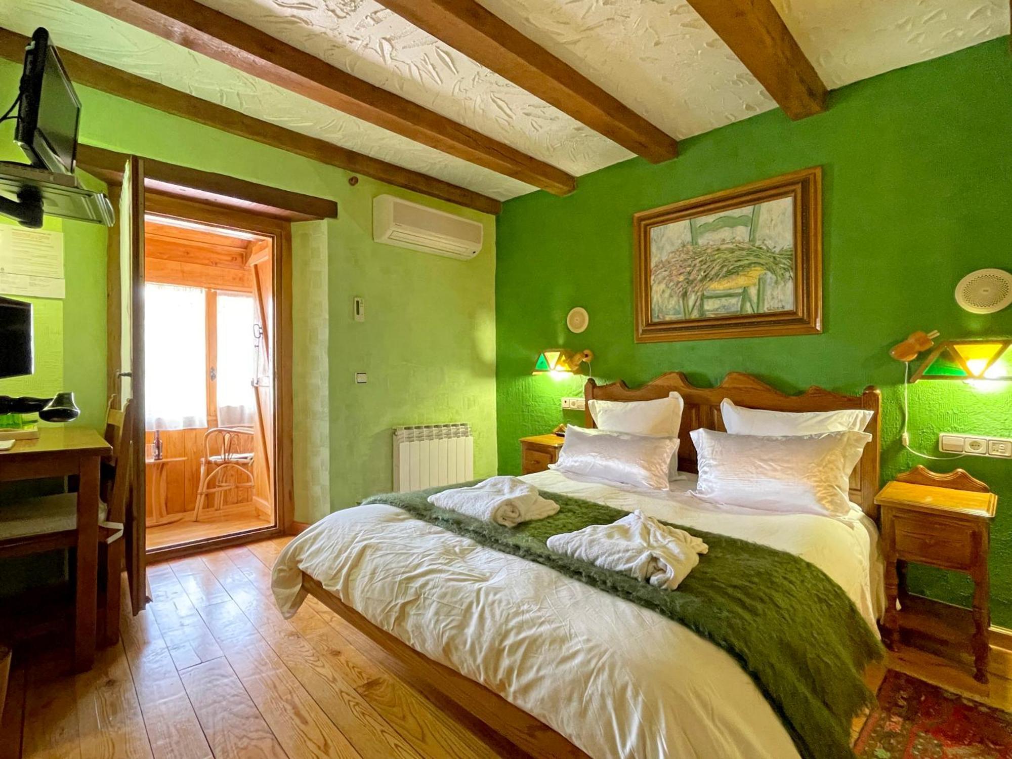 Hotel Peruskenea Jaunsaras ภายนอก รูปภาพ