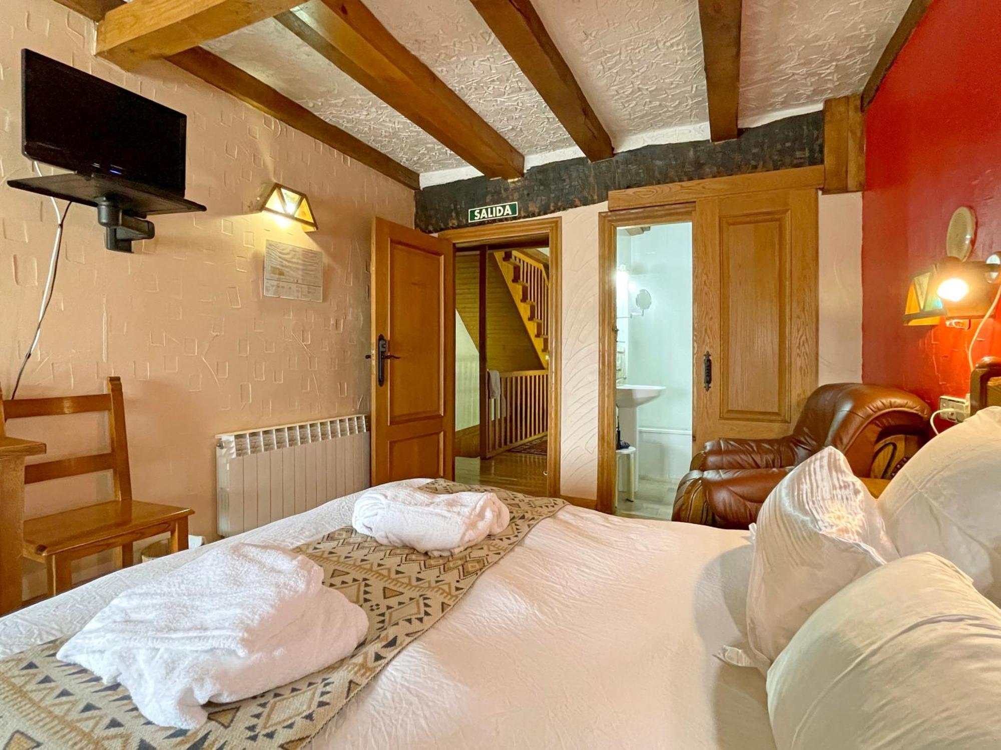 Hotel Peruskenea Jaunsaras ภายนอก รูปภาพ