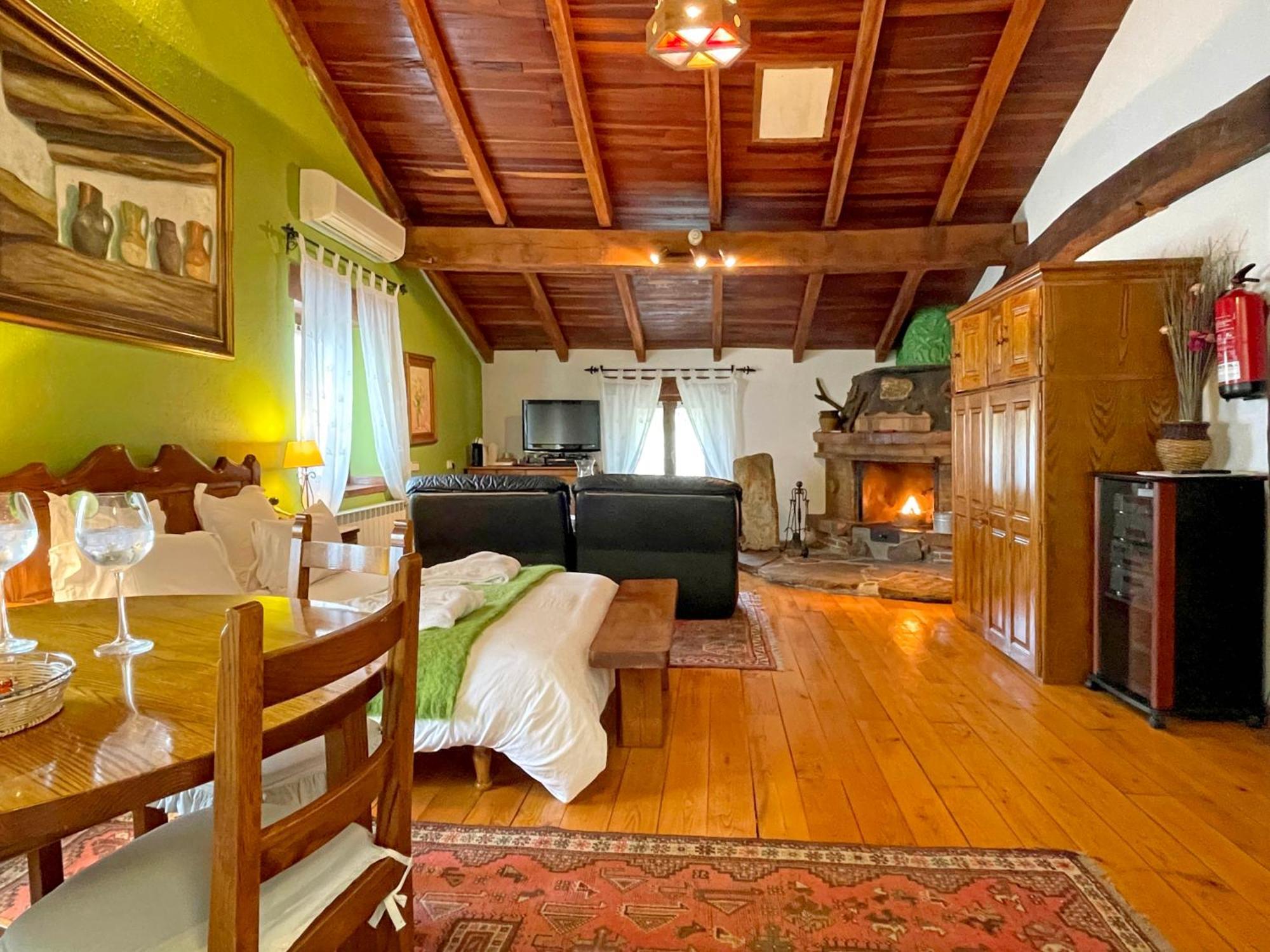 Hotel Peruskenea Jaunsaras ภายนอก รูปภาพ
