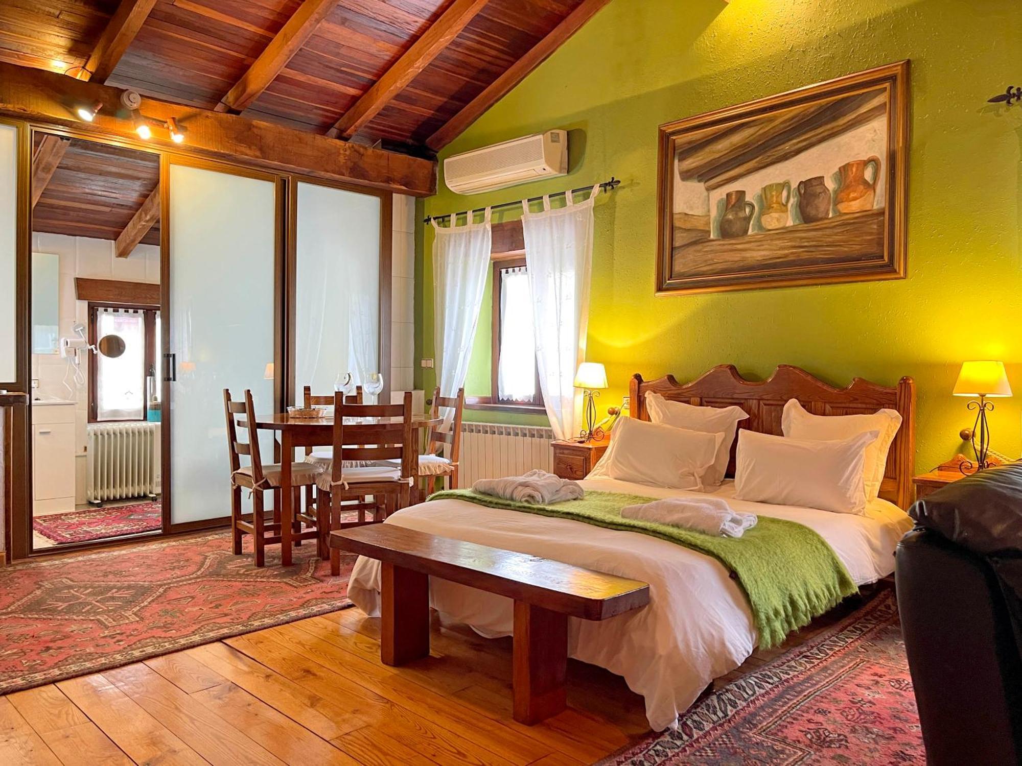 Hotel Peruskenea Jaunsaras ภายนอก รูปภาพ