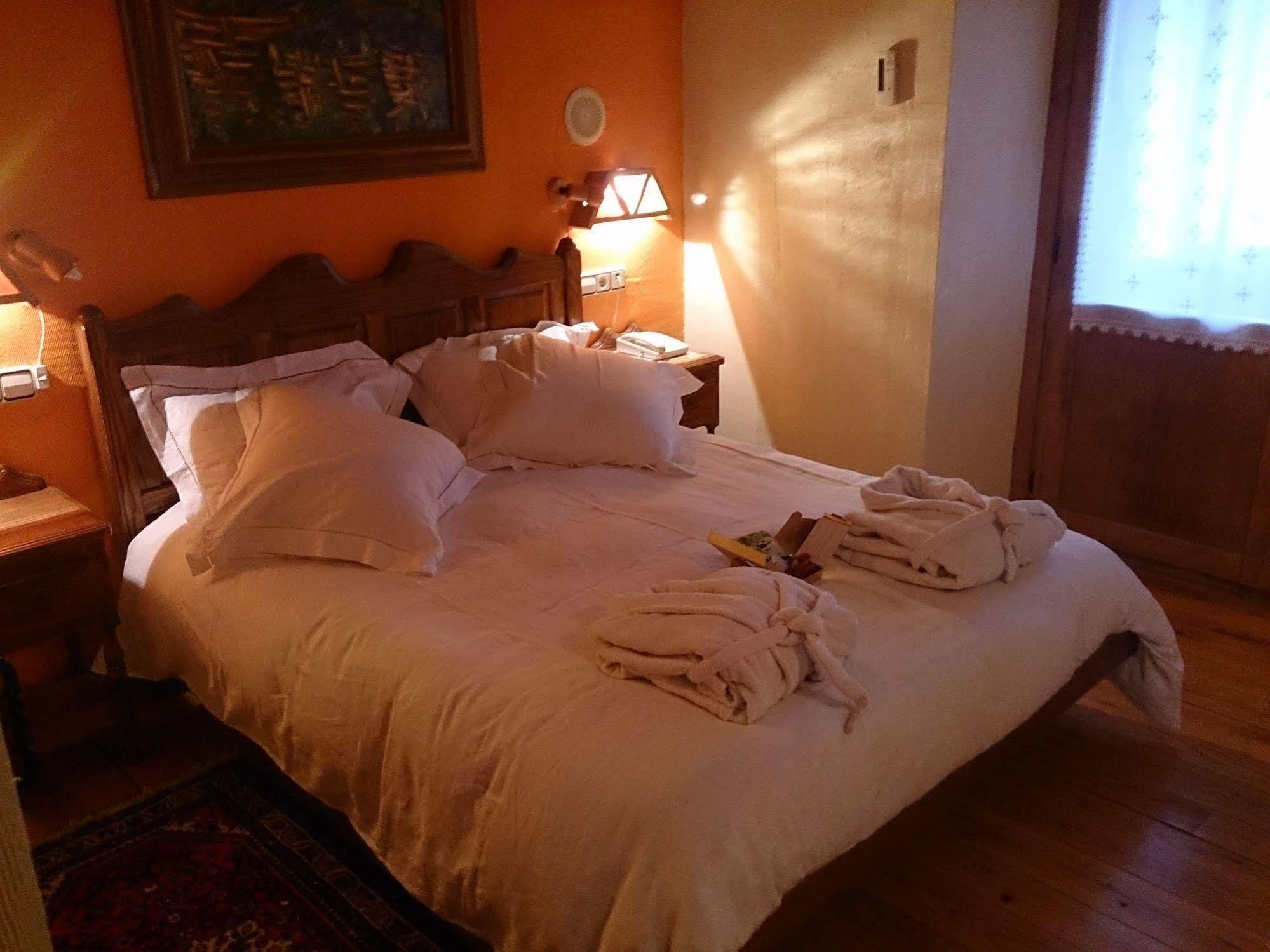 Hotel Peruskenea Jaunsaras ภายนอก รูปภาพ