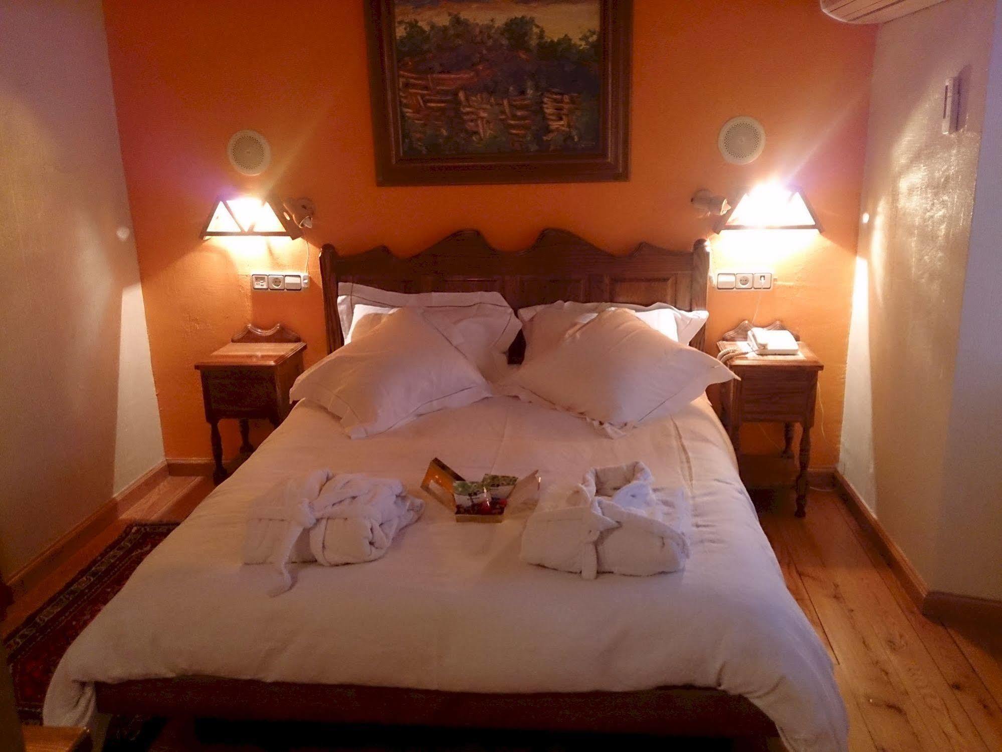 Hotel Peruskenea Jaunsaras ภายนอก รูปภาพ